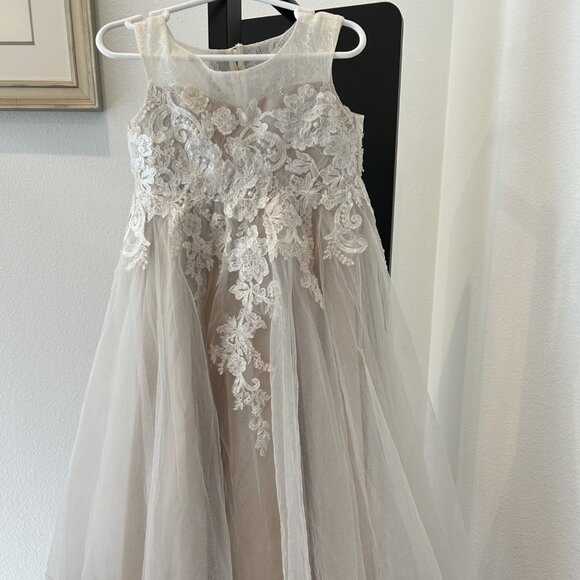 David's Bridal Lace Illusion & Tulle Flower Girl Dress WG1411 Ivory/Champagne 2T - Picture 5 of 12